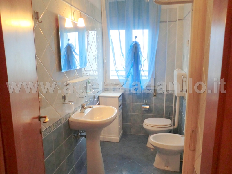 Il bagno con box doccia (affitto estivo) - Lidi di Comacchio - casa vacanza 