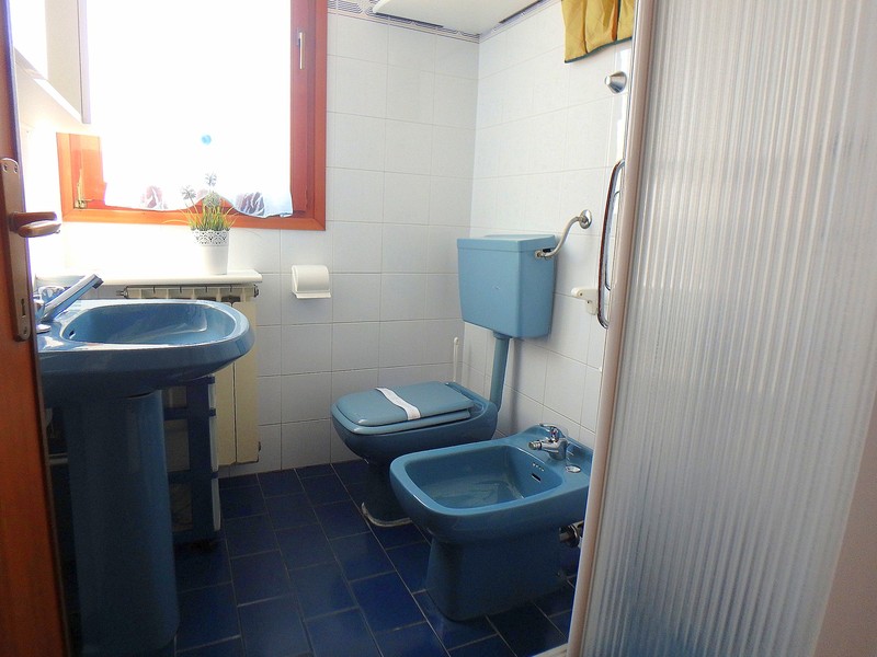 Il bagno con box doccia - affitti a Lido di Pomposa